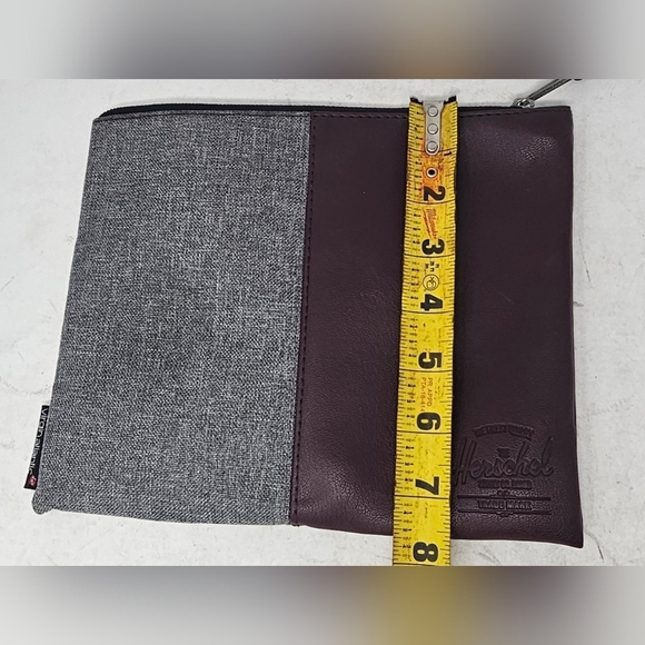 The Herschel 9.5” x 7.5” Make-Up Bag Virgin Atlantic Full Zip Clean Travel Bag - Picture 6 of 7